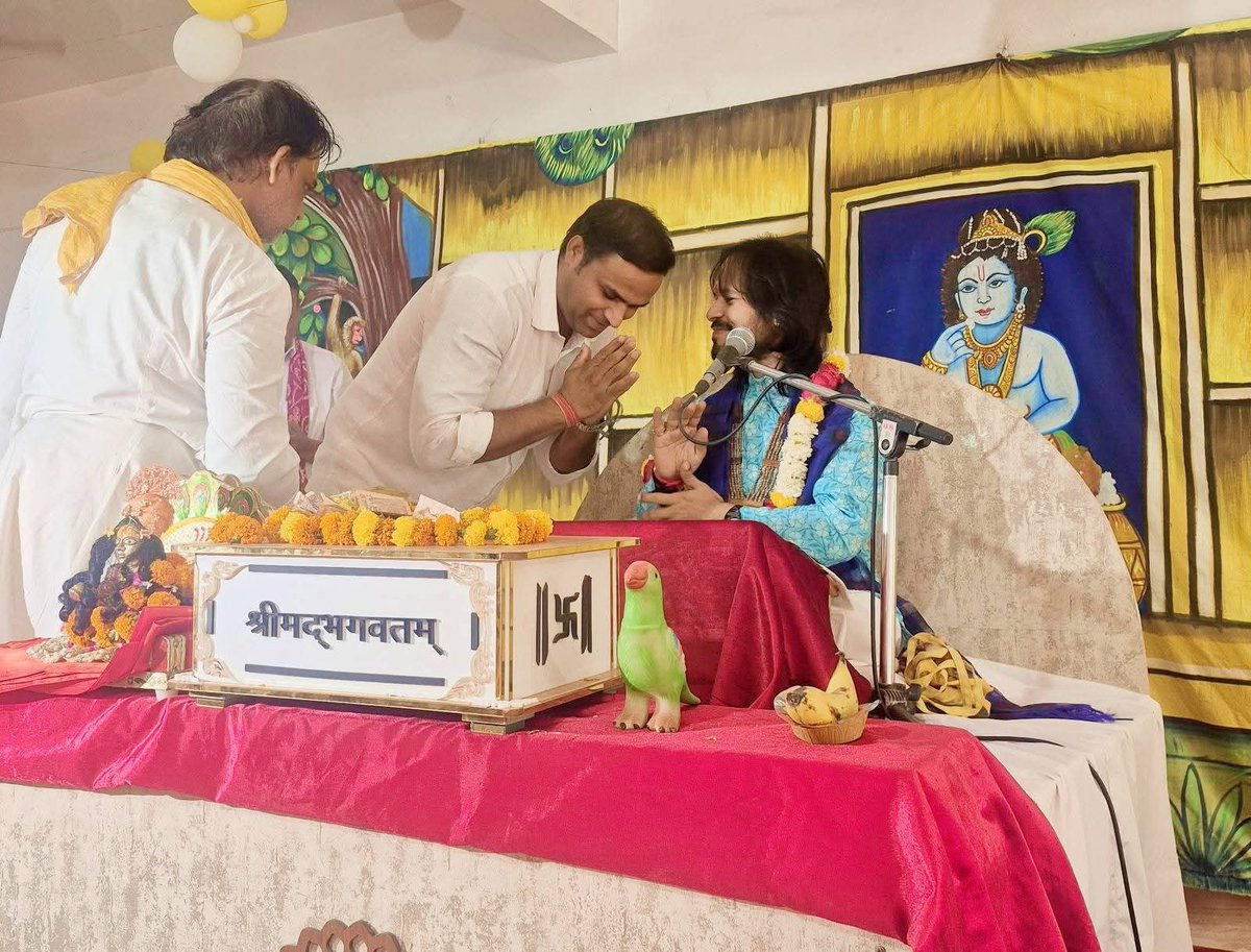 GirishBINC's tweet photo. आज 📍 जाट धर्मशाला, सैक्टर 03 बल्लभगढ़ में आयोजित "श्रीमद् भागवत कथा" में उपस्थित होकर कथा व्यास जी के श्रीमुख से भगवान श्रीकृष्ण की लीलाओं की अमर और शाश्वत कथामृत का पुण्य लाभ प्राप्त करने का सौभाग्य मिला! 

!! जय जय श्री राधे!! https://t.co/T5aqIMgMPA