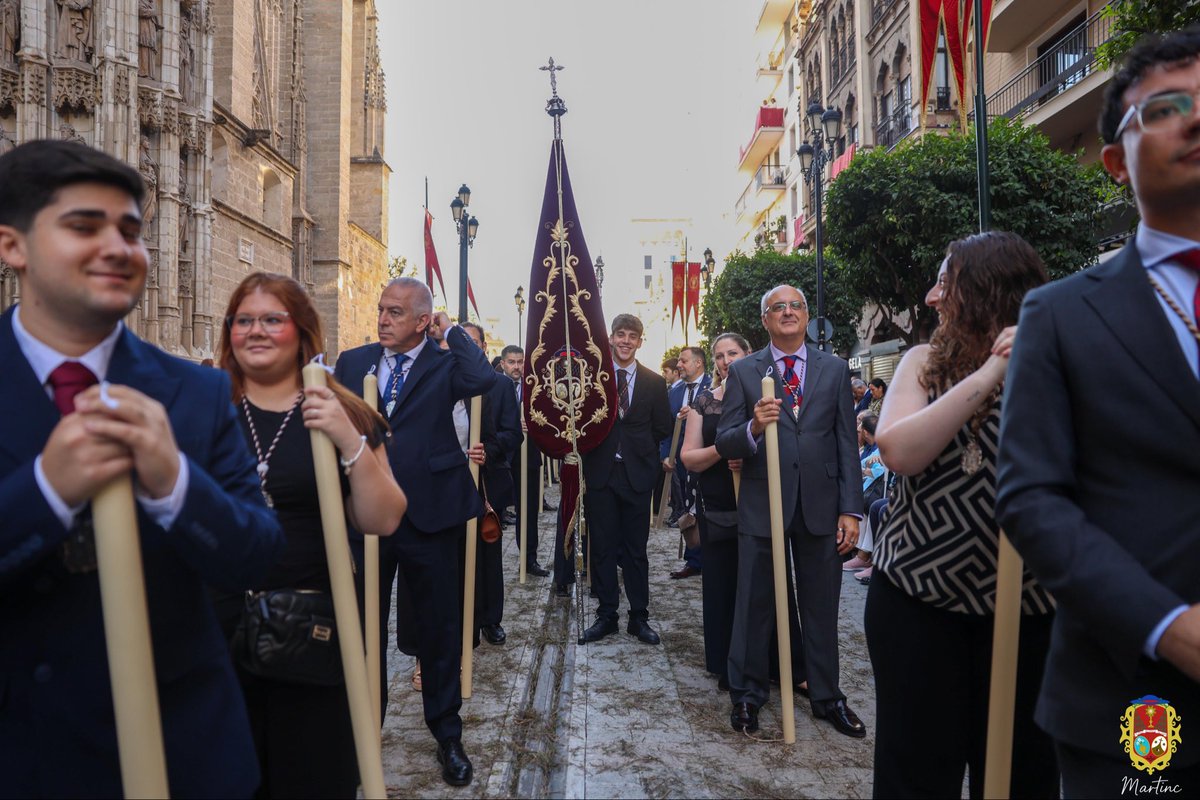 Hdadpadrepio's tweet photo. 🔴 En el día de hoy, una representación de nuestra Hermandad ha participado en la procesión del Corpus Christi de Sevilla.

¡Alabado sea Jesús Sacramentado!

#CorpusSevilla2026

📷 @martinc_96 @photo_dcamacho https://t.co/INUzc8ipgF