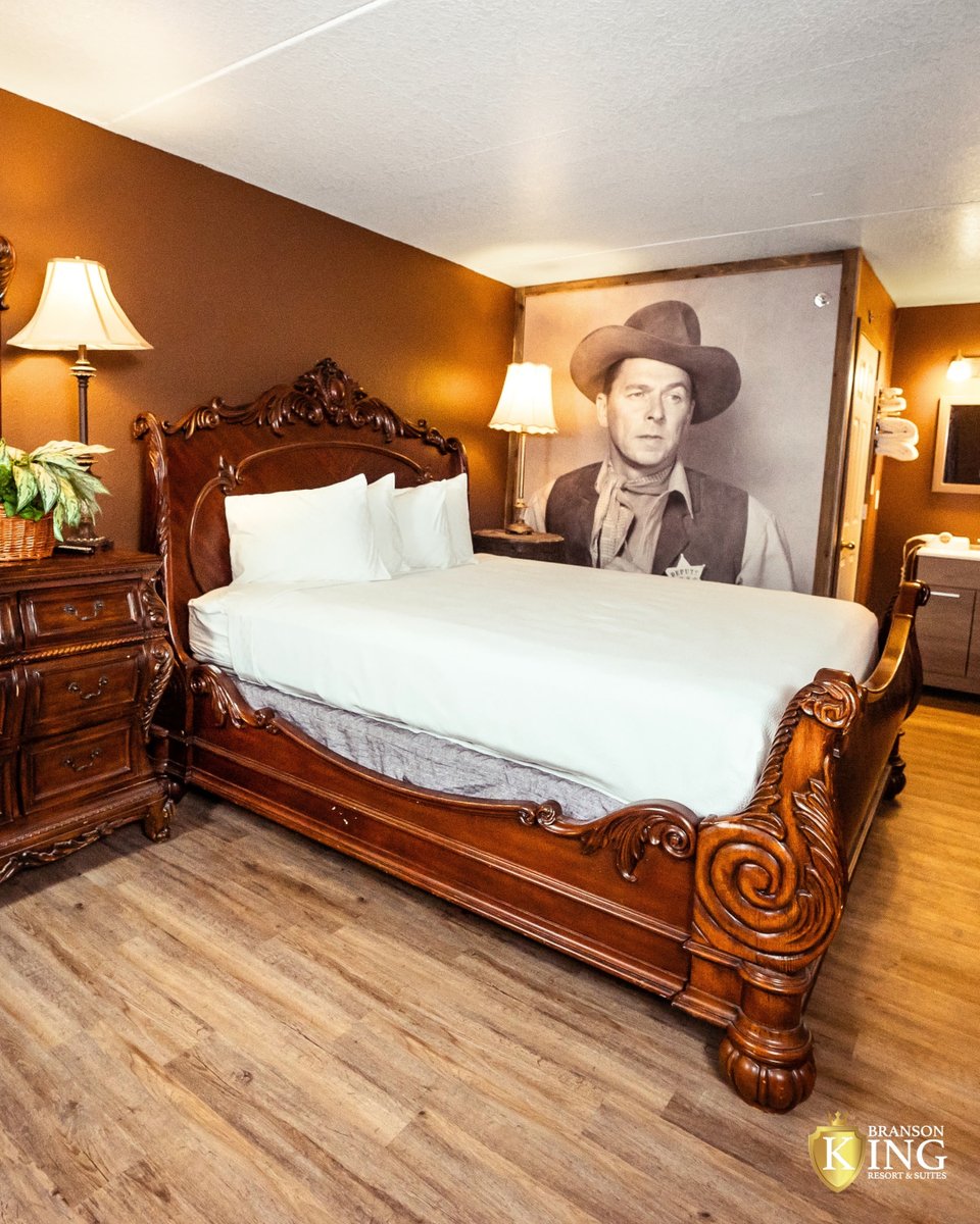 Bransonkingmo's tweet photo. Classic charm with a presidential touch. 🇺🇸✨
The Ronald Reagan Suite offers a unique themed stay filled with timeless style, history, and unforgettable Branson character.

Book your stay → https://t.co/vfmM1DFp7K

#RonaldReaganSuite #BransonStay #ThemedSuite #HistoricCharm https://t.co/ZqmojeZkf8