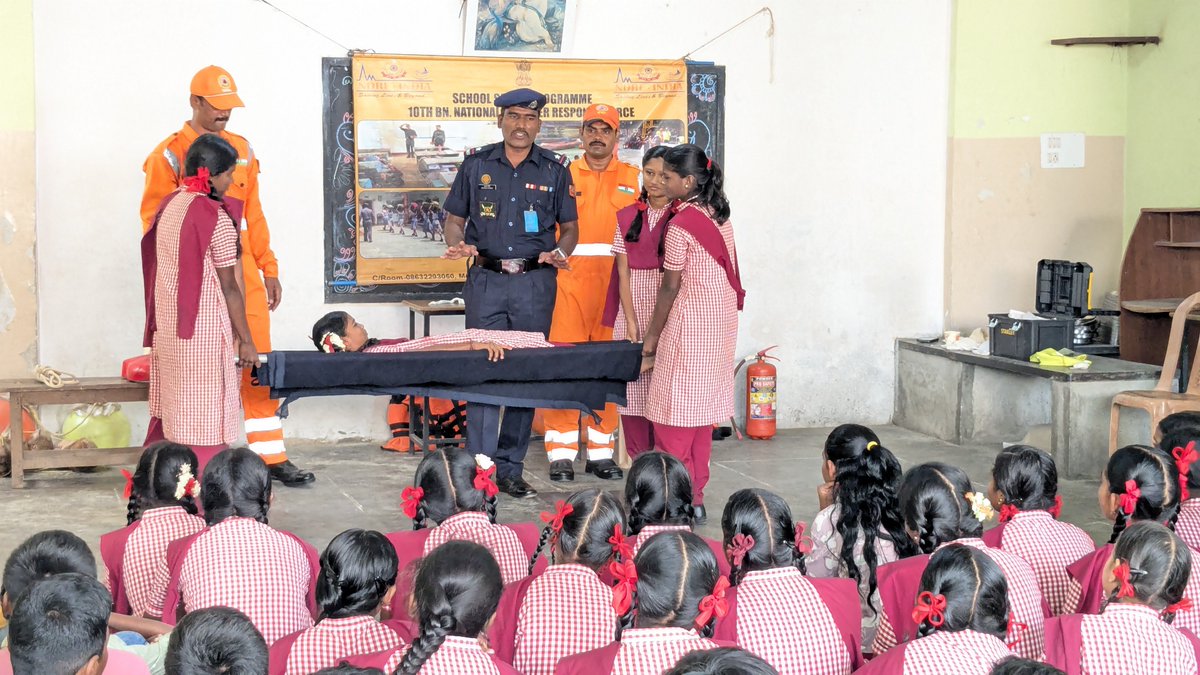 10NDRF's tweet photo. "Strengthening Resilience"
🔶10th Bn. NDRF conducted School Safety Programme.
🔶At S.Ramakrishna Smarak High School, Maruti Nagar, Yelahanka, Bengaluru-Dist. (KA)
🔶Total 228 Students/Teachers benefited.
#BePrepared #BeSafe
@NDRFHQ
@ndmaindia
@ANI 
@PIBBengaluru https://t.co/3Ia0DNRLwl