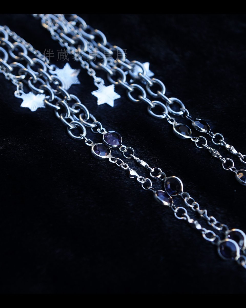 banzooo's tweet photo. 「カンカンのピアス」を私が制作中です！間に合わせ、ます…！！
そしてちょびっとだけ作品置かせて貰います…✦.*
眼鏡チェーンと、一応小さい眼鏡飾りを。場所がないので表には出さないかもなので、ご入用でしたらお声かけください。

ご本も本当に素敵なので、是非是非！いらしてください！

───
#COMITIA156
【東3 か54a】
6/7 11:00-16:00
東京ビッグサイト
クレカ・paypay可