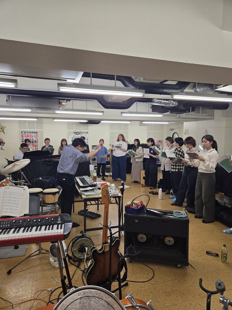 choeur_soleil's tweet photo. 【6/3練習報告】
昨日は生憎の悪天候でしたが、先生練習を行いました♪
ジョイコン前の練習も残り2回！1回1回を大切に練習していきたいです💪
練習後にはプロペラキッチンで新入生歓迎会を行いました✨
新入生のみんな、入団してくれてありがとう☺️🫶ようこそソレイユへ！

#tufs #コールソレイユ https://t.co/kBAy1xWffg
