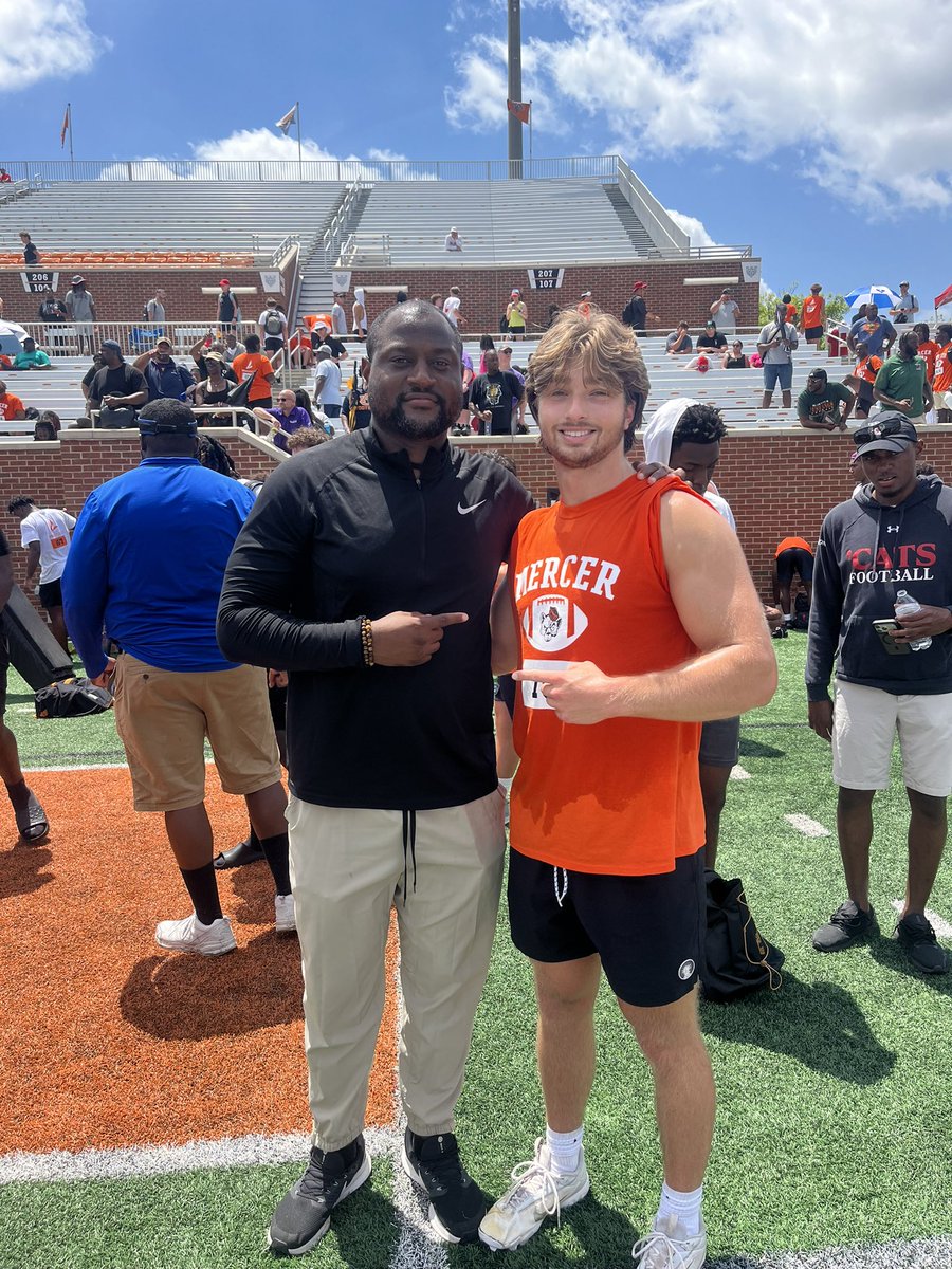 realADP07's tweet photo. Had a great time competing at the Mercer camp and I’m looking forward to showcasing my skills at the Kennesaw camp! @coachmorrison58 @CoachMorrisonSU @coach_manary @CoachJ_Remsza @CoachJDVSU @CoachTCreamer @Coach_TSmith @Quintonalstonjr https://t.co/pTLcMPQQbf