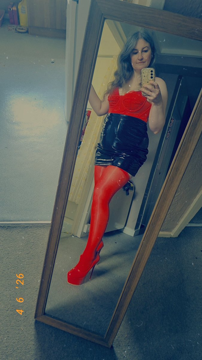 tinaandscarlett's tweet photo. ❤️‍🔥🖤❤️✨️ https://t.co/g12rJin0Mv