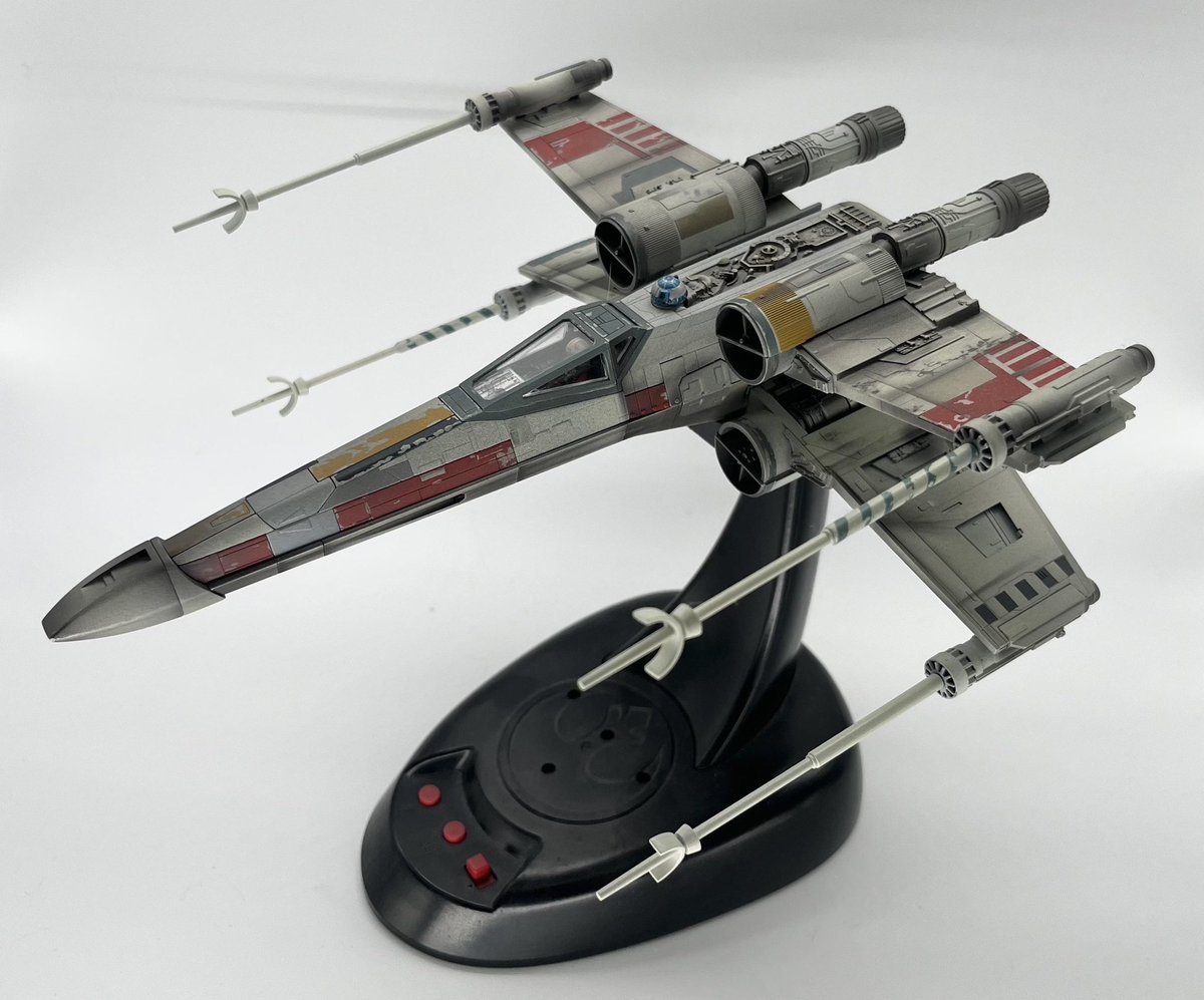 _icoar_'s tweet photo. マンダロリアンからスターウォーズ観て思ったけど、X-Wingって戦闘機が今見ても余裕でかっこいい https://t.co/zmw23H3YeI