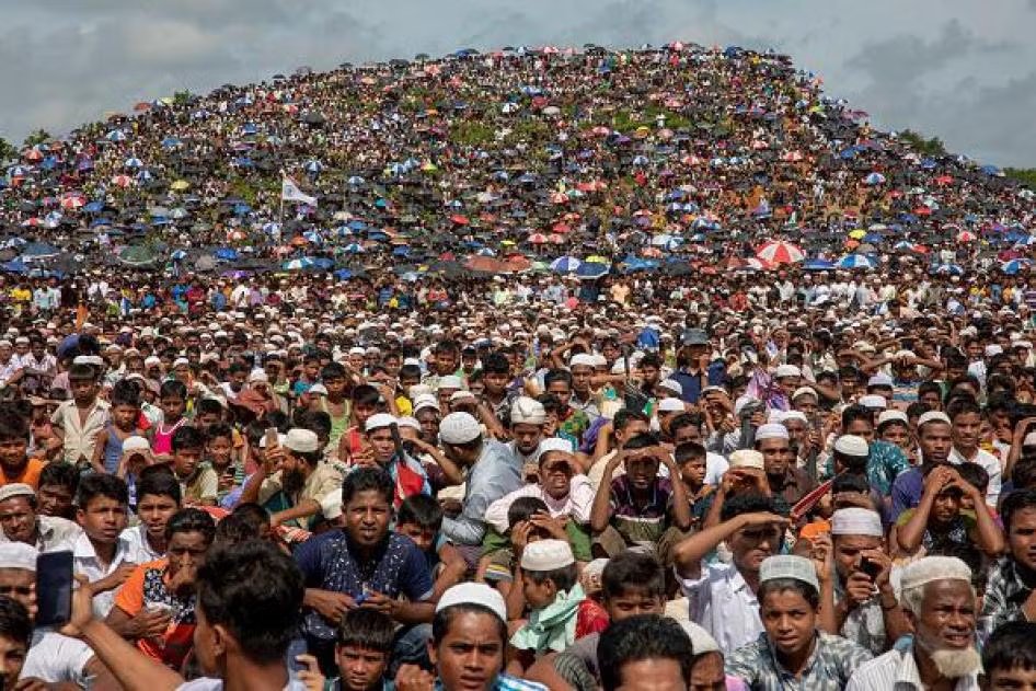 ROHRIngya's tweet photo. If you found us this week - here's the short version.

The Rohingya: Muslim ethnic minority from Myanmar. Lived there for generations. 1982 law stripped their citizenship.

2017: Genocide. 700,000 fled to Bangladesh.

2024–25: Arakan Army continues the campaign.

1 million people. No citizenship. No right to return.

https://t.co/32N4yMYuzk

What do you still want to know? 
#WhoAreTheRohingya #Rohingya #Myanmar @hrw