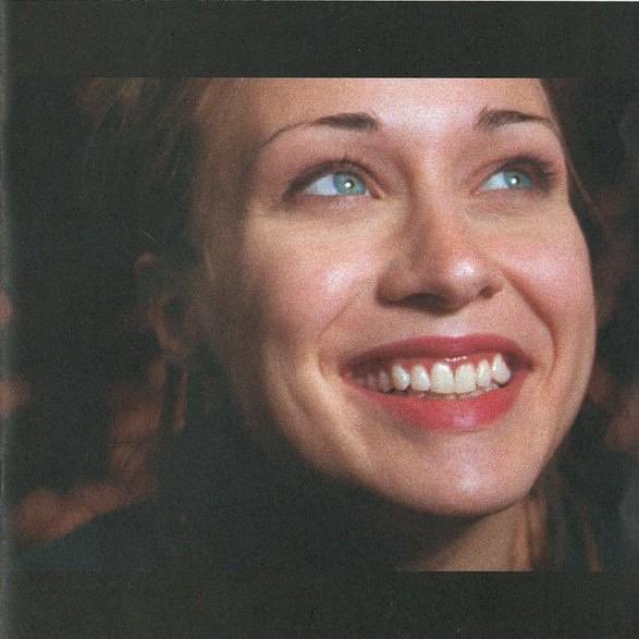 updatecharts's tweet photo. CURIOSIDADE! Fiona Apple possui o título mais LONGO de um álbum feminino:

“When the Pawn Hits the Conflicts He Thinks like a King What He Knows Throws the Blows When He Goes to the Fight and He’ll Win the Whole Thing ‘fore He Enters the Ring There’s No Body to Batter When Your Mind Is Your Might So When You Go Solo, You Hold Your Own Hand and Remember That Depth Is the Greatest of Heights and If You Know Where You Stand, Then You Know Where to Land and If You Fall It Won't Matter, Cuz You’ll Know That You’re Right”.