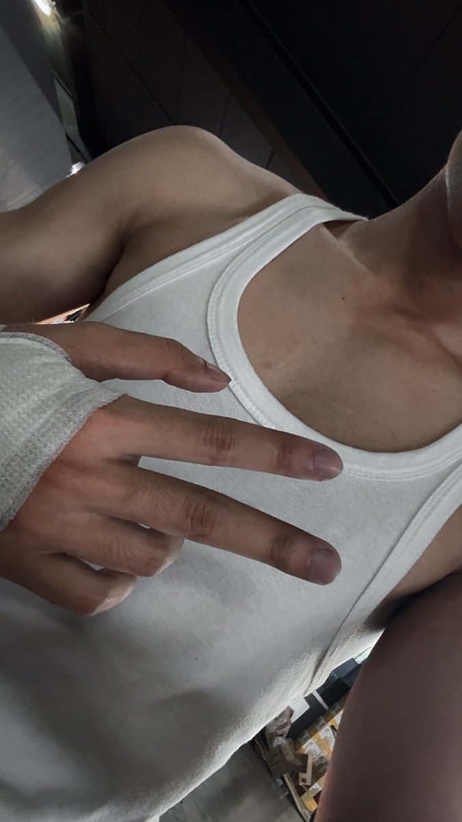 THXXX001's tweet photo. กินหมัดสักยกมั้ย🤕🥱 #พัทยา #ศรีราชา #บางแสน https://t.co/djGdBGdKzH