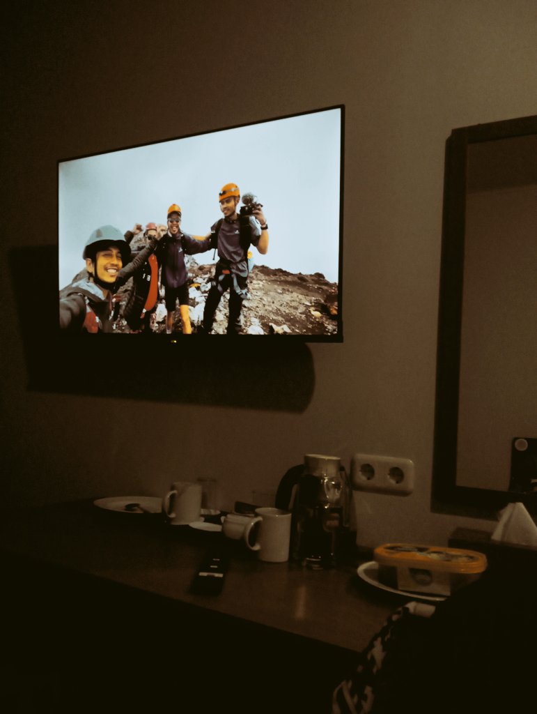 arfaa77x's tweet photo. nontonin @FiersaBesari https://t.co/3ZV439uOdm