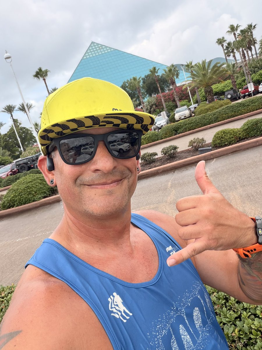 robrod76's tweet photo. 4mi run w/4hill repeats, thank you @MoodyGardens for letting me run your parking garage 😎🏃🏽‍♂️ https://t.co/L2zXTkDvzK