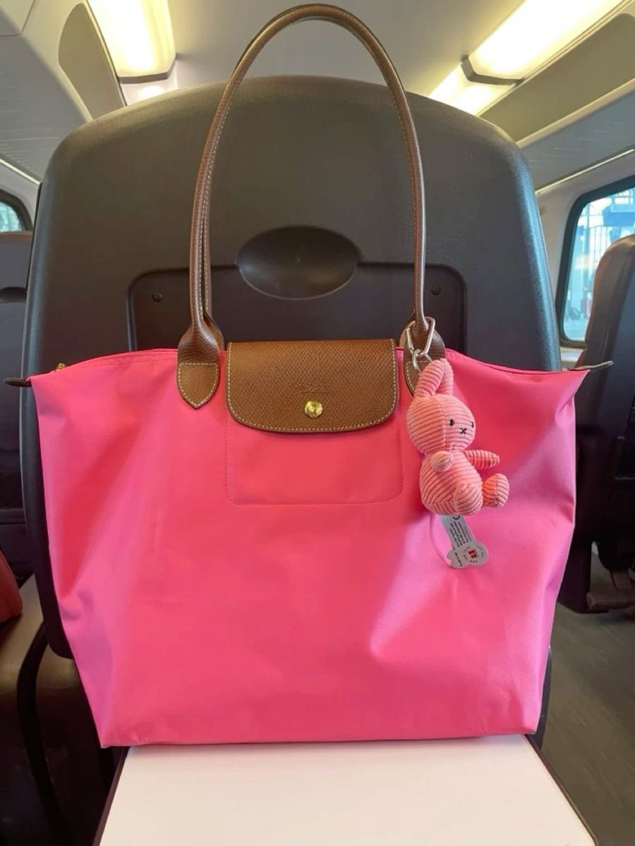 drromancez's tweet photo. ‼️💌sale💌‼️ 
ส่งต่อ Longchamp M long pink🩷👛🦩
สีน่ารักสดใสค่ะ ขอบมุมยังดี อะไหล่ยังทอง
ในรูปรอยยับค่ะๆ ใส่ไอแพด/แมคได้ค่ะ 
ส่งต่อ 990 บาท✨
#ส่งต่อกระเป๋า #ส่งต่อlongchampแท้ #longchampthailand #longchampsecond #ส่งต่อlongchamp
#กระเป๋าlongchamp https://t.co/qOgnURJ6yx