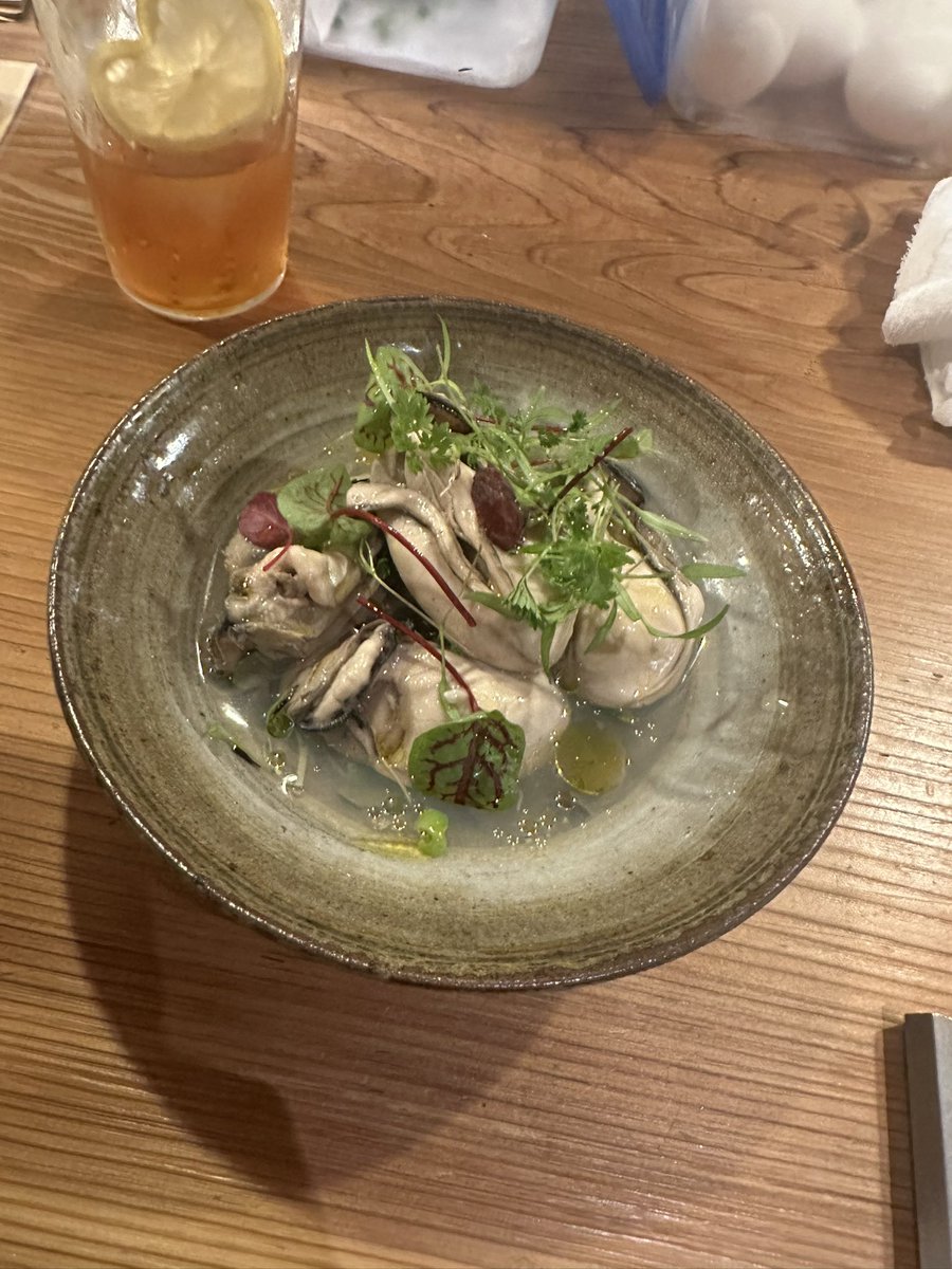 crazybear's tweet photo. リーグの後は、生牡蠣のポシェと、琵琶湖産稚鮎のフリットに、ガムシロなし、レモンありの紅茶ハイを。 https://t.co/MQE5zoU63Y