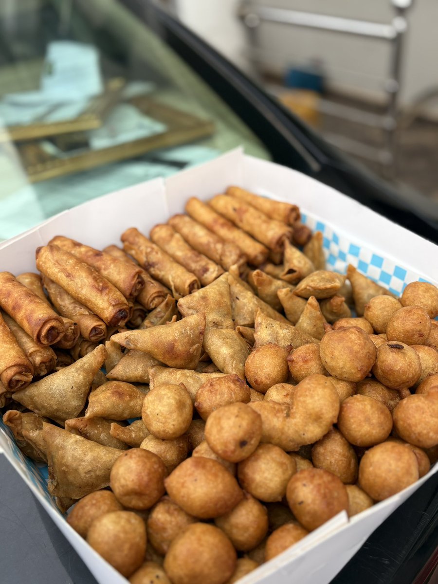 lizchops's tweet photo. Looking for where to get crispy and crunchy small chops with the best filling in Ibadan? 

Send us a dm to book for your small chops for any type of celebration !! We are your no 1 small chops plug in Ibadan https://t.co/AiiIpRIONe