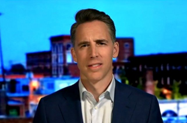 TexasTrump2024's tweet photo. SNAKE!  Missouri Senator JOSH HAWLEY Gavels in Pro-Forma Session to Block Trump from Making Recess Appointments

This past week, Senator Josh Hawley showed Missourians where is real allegiance lies.  
It’s definitely not with President Trump! It’s with his RINO Senate overlords. https://t.co/H73AgU7sgr