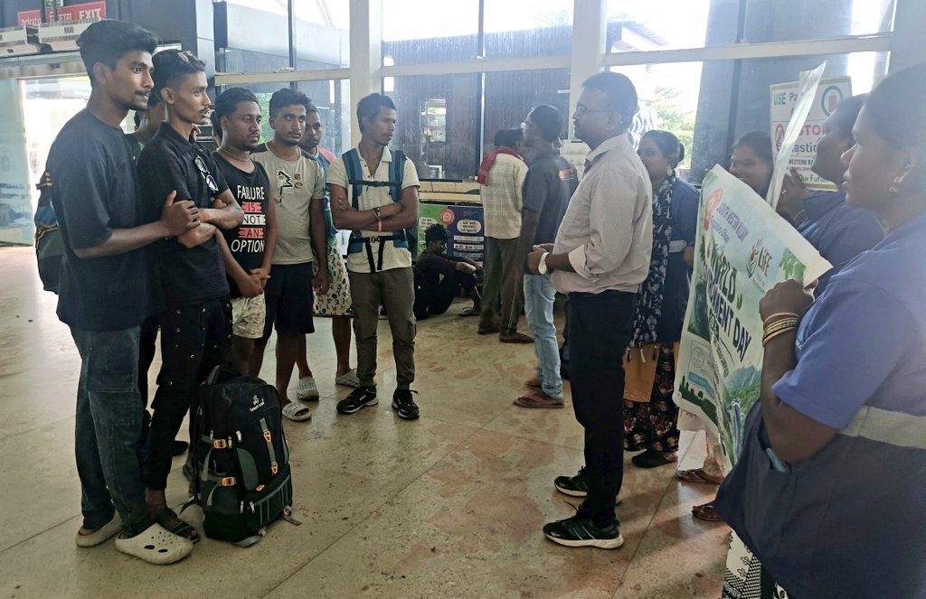 drmsbc's tweet photo. As part of the #WorldEnvironmentDay2026 campaign, awareness drives on E-Waste Management and Energy Conservation were organised at Yesvantpur, SMVT Bengaluru, Krishnarajapuram, and Bengaluru Cantonment stations.

The campaign highlighted the importance of responsible e-waste disposal and efficient energy use, fostering environmental consciousness among passengers.
#MissionLiFE