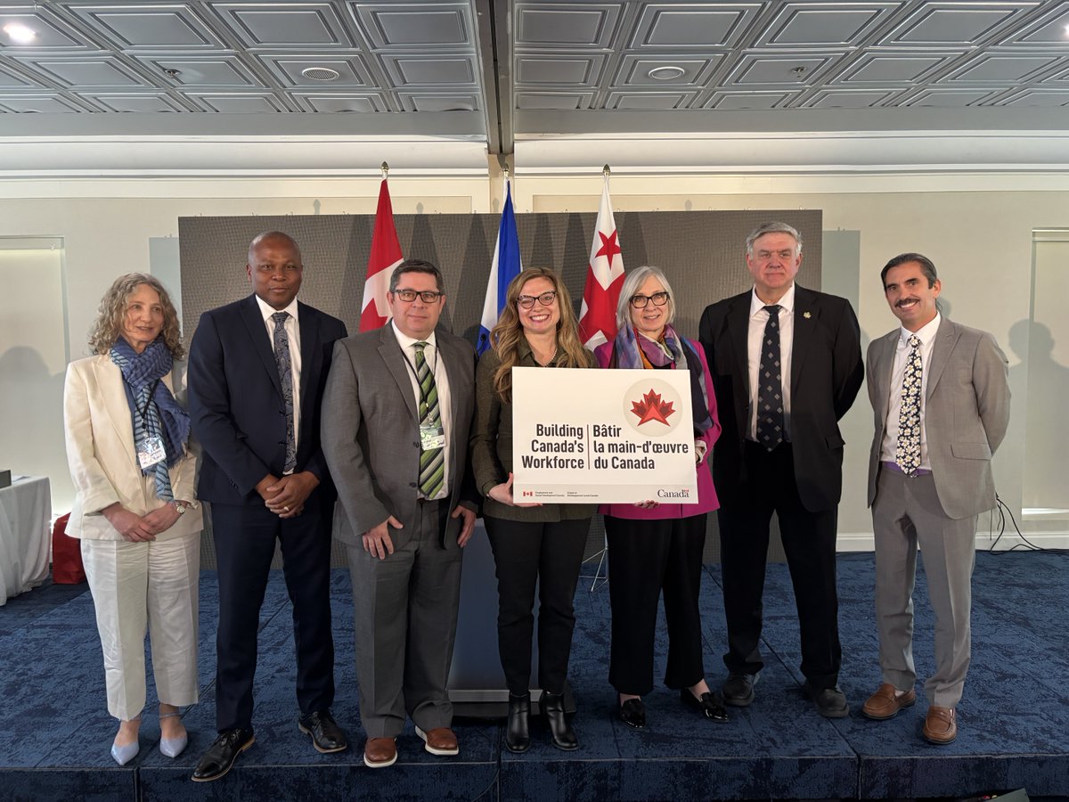 Group photo of Minister Hajdu with event participants.