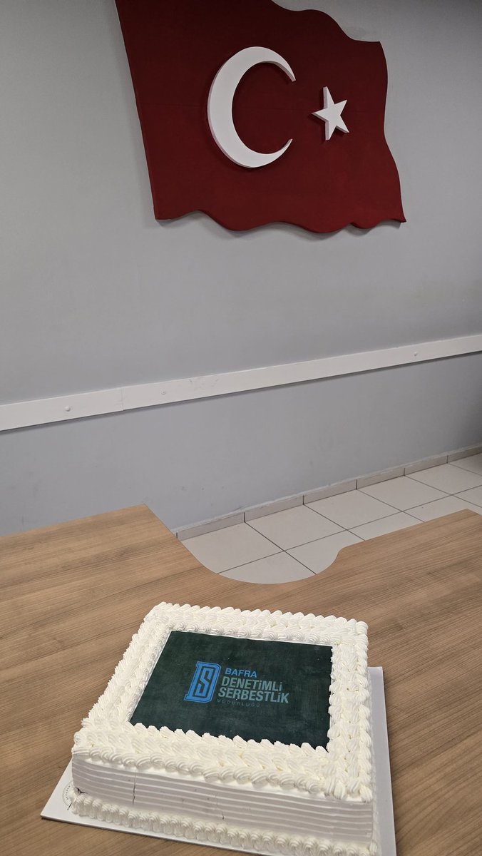 BafraDS's tweet photo. Bafra Denetimli Serbestlik Müdürlüğünde, 6 Haziran Ceza İnfaz Personeli Günü dolayısıyla personelin birlik, beraberlik ve dayanışma duygularını pekiştirmek amacıyla pasta kesim programı düzenlendi. https://t.co/kU7dXV0giO