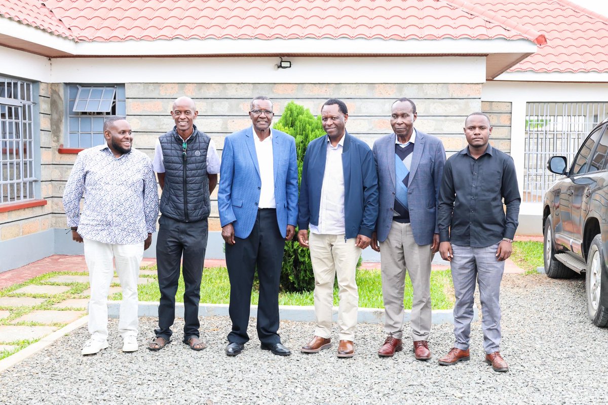 dkmaraga's tweet photo. Together with Hon. Kiangoi and @UGMParty officials, I visited the former Solicitor General, Senior Counsel Ken Ogeto, at his Kisaju home to console him and his family on the death of his dear wife, Mrs. Rukia Mandari Ogeto. 

Losing a spouse, especially after a long and painful illness, is tough. 

We pray that God continues to comfort Senior Counsel and his family at this difficult time of loss and pain