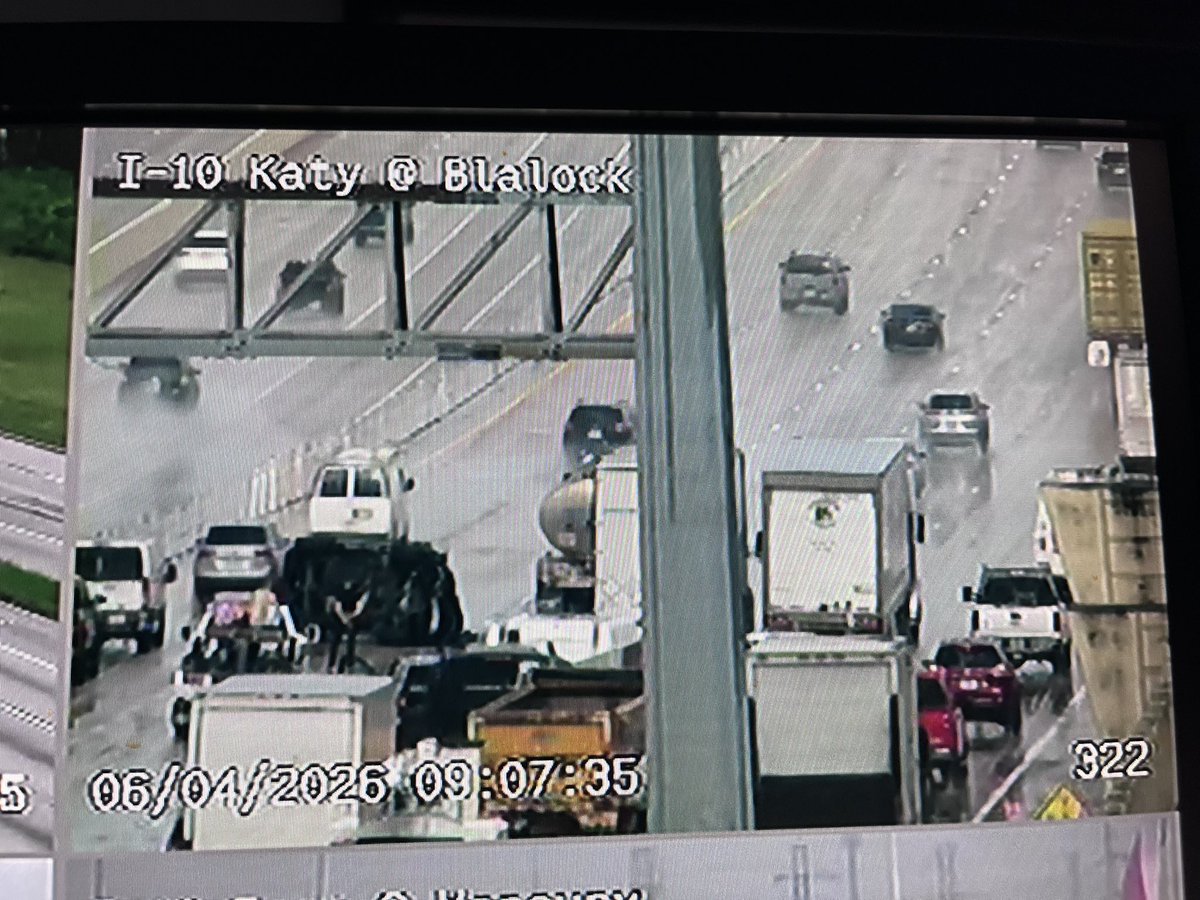 HCSO_TerryGarza's tweet photo. Traffic alert:  IH-10 Katy Freeway at Bunker Hill, westbound,  one vehicle roll over.  Multiple lanes are affected.  At this time 1 @houstonpolice and 1 wrecker on scene.  Find an alternate route or expect delays.  @HCSOTexas @SheriffEd_HCSO @houstontranstar @TxDOTHouston @HCSO_SSB