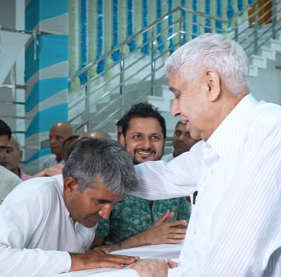 sanewshimachal's tweet photo. #AamAadmiParivartanParty के सदस्यों ने  #SantRampalJiMaharaj से आशीर्वाद प्राप्त किया। उन्होंने सद्भक्ति, नैतिक मूल्यों और मानवता के संदेश की सराहना करते हुए समाज में शांति, भाईचारे, सद्भाव और जनकल्याण की भावना को मजबूत करने की कामना की।
#SpiritualBlessings #SatlokAshram https://t.co/kX5qAt75vY