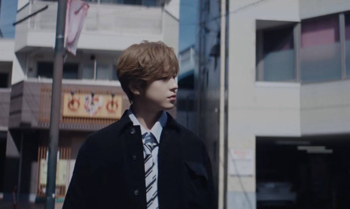 yumayowo's tweet photo. i love how haruonohi, seishun sick and now ねっこ are all somewhat reminiscent of each other with the eerie city vibes and soft colors... but at the same time they all reflect the personality of the member in a unique way https://t.co/k2ZsP8ugMJ