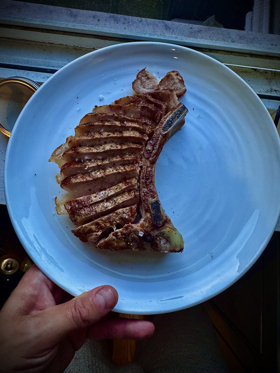 GH0STPIPE's tweet photo. Cooked myself dinner yesterday…
.. 
Grilled Seaweed cured pork, w/ a condiment made from grilled strawberries, rhubarb, preserved plums, radish kimchi, and anise hyssop. And a side of spinach with fresh cream ramp leaves and pickled bulbs 👻👽🍄 https://t.co/G9IXztU5Pc