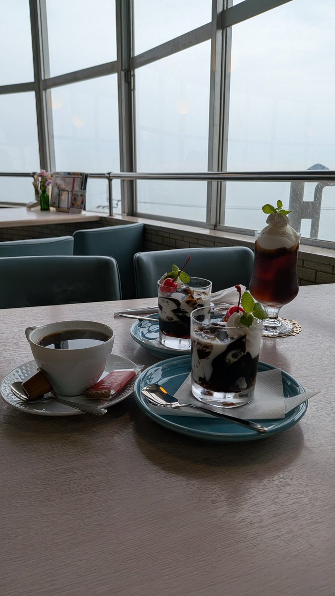 takejump523's tweet photo. 高松市→小豆島→徳島市
エンジェルロードは海に浸かりながら渡った！
午後は雨振られたけど徳島入り！
見慣れた景色でちょうど一周した笑

#四国一周
#ツーリング
#CB1300SF
#SC40
#バイク乗りと繋がりたい
#バイク好きと繋がりたい
#バイクのある生活
#バイクのある風景
#旅行好きな人と繋がりたいふ https://t.co/ug85zfOFGb