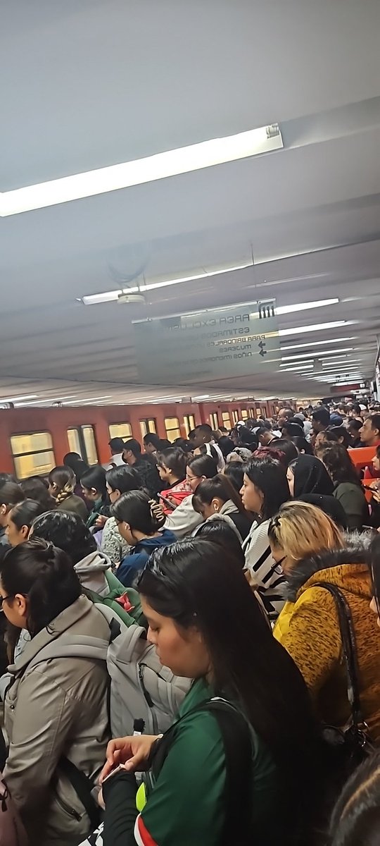 InfoMetroMX's tweet photo. 🚨METRO🚨
#ULTIMAHORA
Se presenta afluencia maxima y flujo pésimo de unidades en la #Linea3,#Linea6,#Linea7,#Linea8 y #Linea9 de #MetroCDMX
Tardando hasta 25 min. En poder abordar una unidad.
⚠️Anticipa tu salida⚠️
#infometromx https://t.co/K7QEjx1abi
