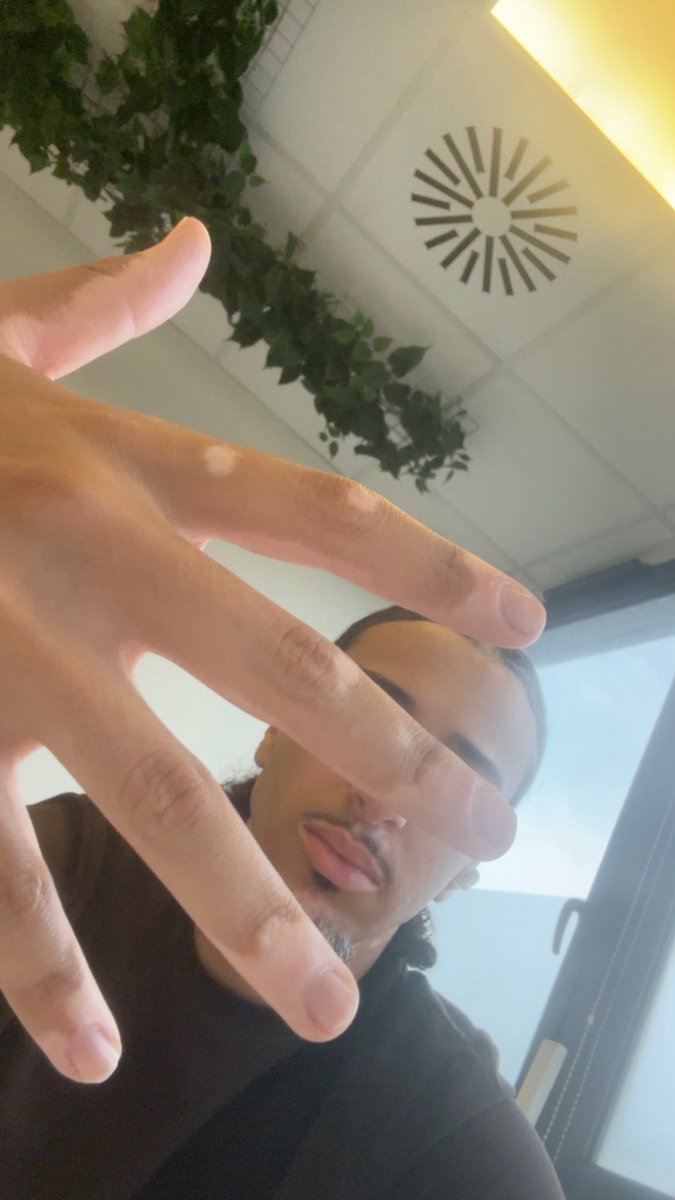 sosbands's tweet photo. En cours d’intégration à la société et vous https://t.co/fhqfju4gNA