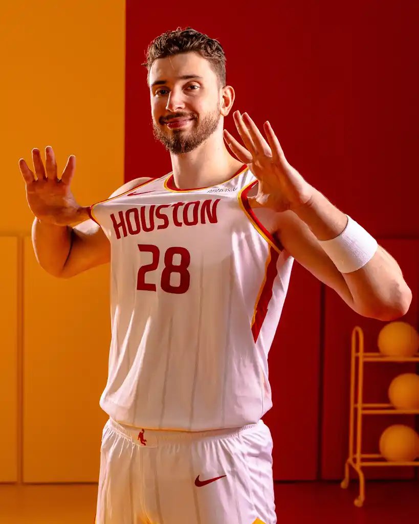 BinkleyHoops's tweet photo. Here is a better look at the jerseys https://t.co/BXxEWCYQ4C