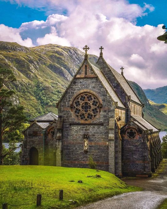 BarirahQueen's tweet photo. St. Mary and St. Finnan Church, Scotland 🏴󠁧󠁢󠁳󠁣󠁴󠁿 https://t.co/NUYF7uZtSZ