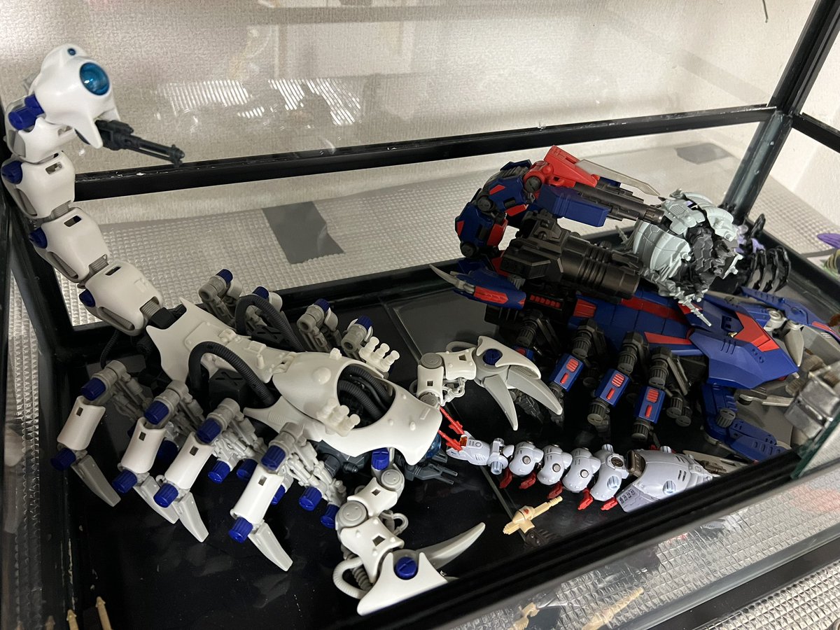 Tattyan0119's tweet photo. ゾイド　Zoidの飼育ケース
餌は不要
30年くらい餌も水も与えてない https://t.co/D07yJKNBch