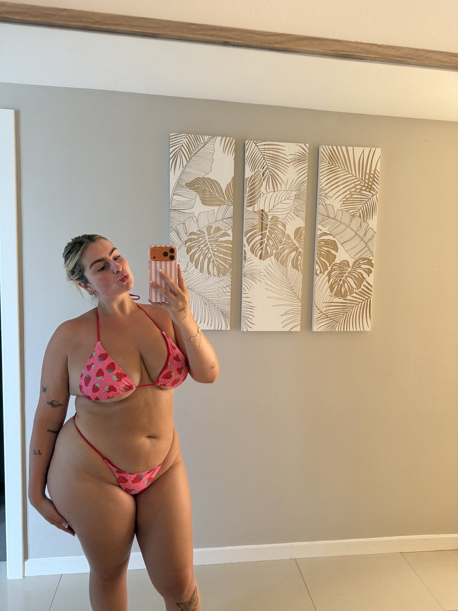 Big white mommy 🤍 tweet media