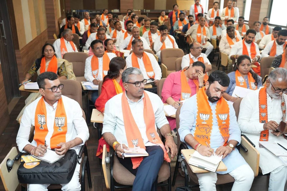 AjayMember's tweet photo. મંડલ અભ્યાસ વર્ગ આયોજન બેઠક - ઉત્તર ઝોન. https://t.co/n93XeH04ma