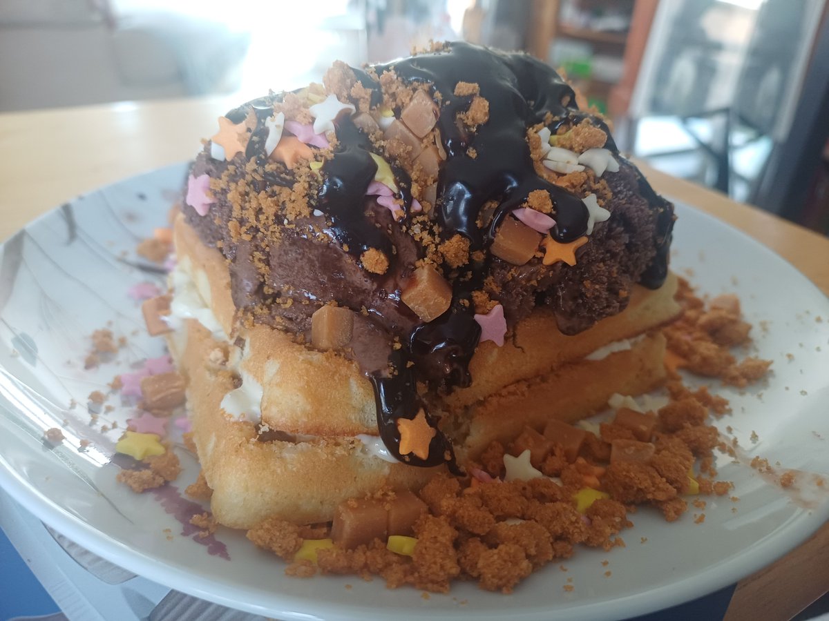pyantharoWIEIAD's tweet photo. I manifested my choices on a loaded waffle food poll I took a few weeks back into reality so legally @bilbilbites owns this dinner
#recoverytwt #foodspo #mealspo #loadedfood https://t.co/lyMYnZHbkd