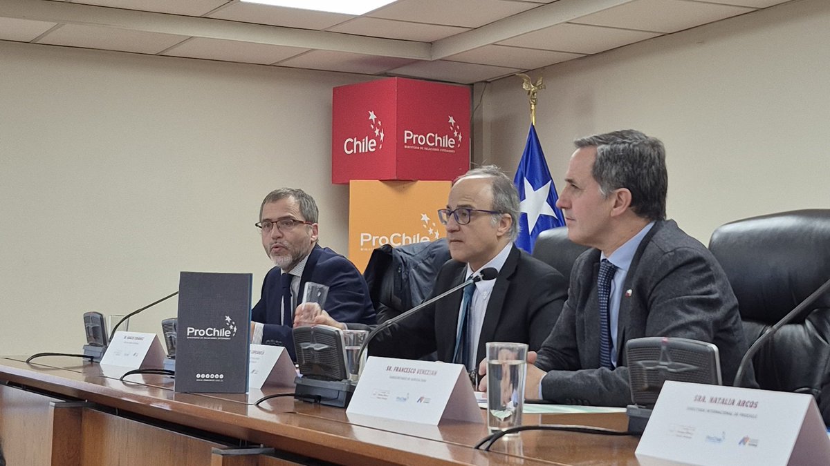 ProChile's tweet photo. Comienza el #KickOff de la Rueda de Negocios Europa, Africa y Medio Oriente.
Participa el Director General, Ignacio Fernández, el Subsecretario de Agricultura, Francesco Venezian y el Subsecretario (s) de Relaciones Económicas Internacionales, Felipe Lopeandía, además de gremios. https://t.co/br1mD3MZ3e