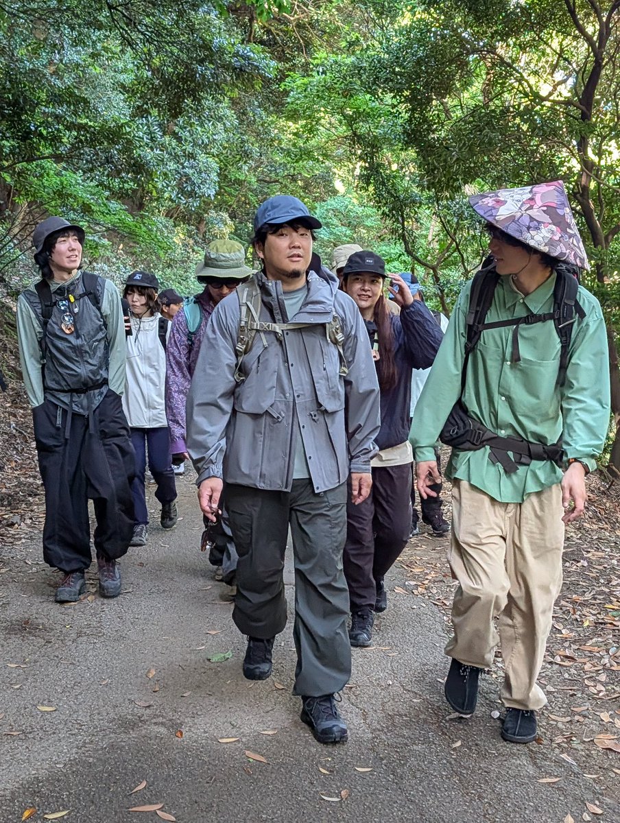 FromOdaT's tweet photo. 秦基博さんと千葉 鋸山へ⛰️
憧れの方との登山、あっという間でした！

登山計画考えている時間から既に楽しかったです🤝
しるこサンドも山頂シェア✨

山行の様子はラジオ📻
J-WAVE「SPARK」秦すいっぱ にて！
一週間聴き逃しあります⚡️

#jwave #スーパー登山部 #秦基博 https://t.co/vnoLb1eNgT