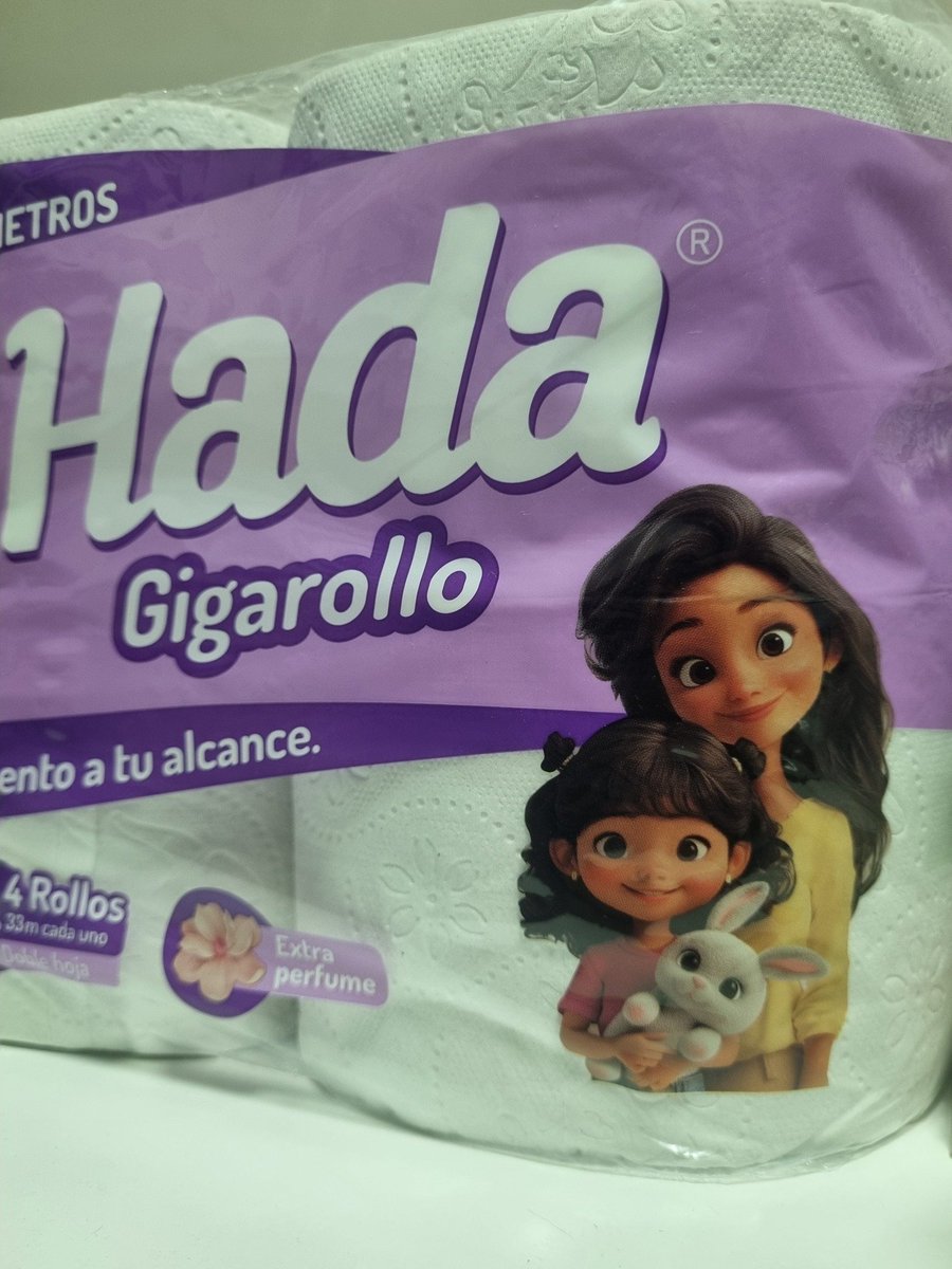 ralotrex's tweet photo. Supongo que los muñecos esos de este papel higiénico fueron hechos con IA. Me niego a creer que un ser humano diseñó esa imagen con esa niña con cara de "límpiate bien el culo o te mato" xD https://t.co/NZ35xO2Vbx
