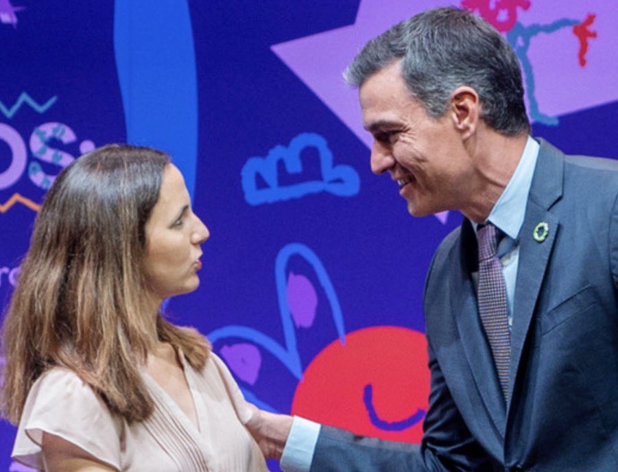 BarbaLight's tweet photo. @ionebelarra Pues llama a tu amiguete y pregúntale, que no sirves ni para estar escondida… https://t.co/xYiYt590go