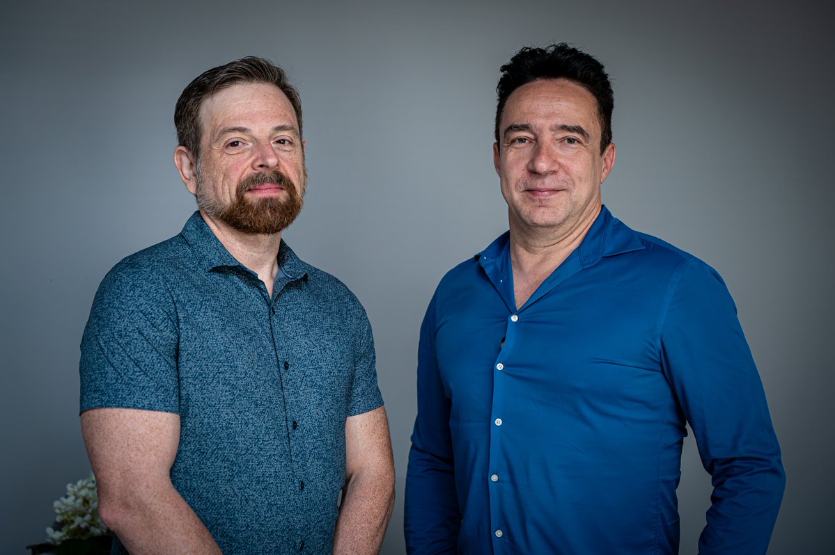 BVC2021's tweet photo. A new chapter in BrainVisionCenter’s collaboration with Prof. @attila_losonczy , leading neuroscientist at UT Southwestern Medical Center.

Following a recent joint Neuron publication with Dr. Balázs Rózsa, his visit to BVC opened new directions for future joint research. https://t.co/DOTlfJsZVC