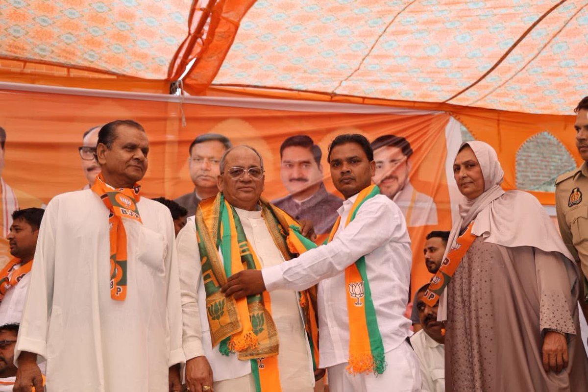 RajveersinghUP's tweet photo. समाज के सभी वर्गों की सहभागिता और राष्ट्रहित के प्रति समर्पण प्रेरणादायक है।
भारतीय जनता पार्टी समाज के प्रत्येक वर्ग को साथ लेकर विकास और राष्ट्र निर्माण के पथ पर निरंतर अग्रसर है।
आप सभी का मैं हृदय से आभार व्यक्त करता हूँ।
#Atrauli https://t.co/7hQkcS6GI3