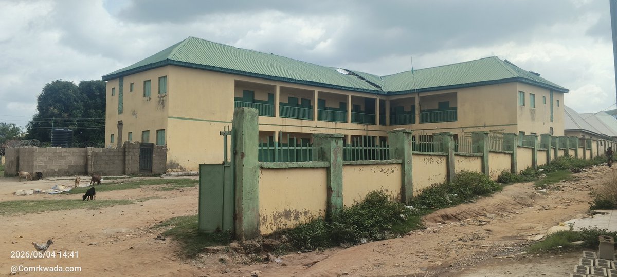 theinsightngr's tweet photo. 2/3
However, the false alarm caused panic and led to early closure of schools across Nyanya, Mararaba, and environs today, well before the normal closing time.

While there was no kidnap, JSS Gbagalape lacks basic security. https://t.co/pWTLeXTJn4
