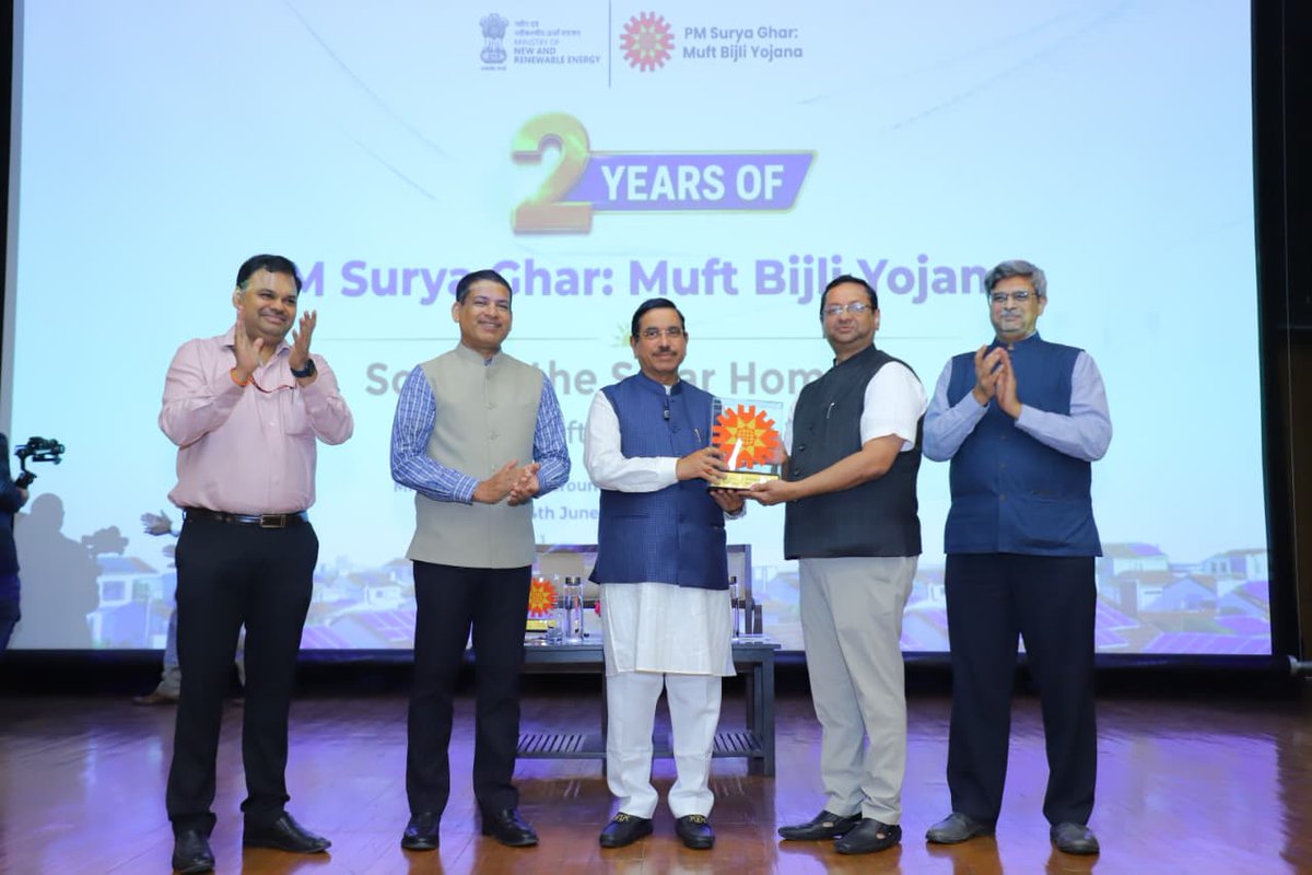 RECLindia's tweet photo. REC receives honour for outstanding contributions as NPIA of the PM-Surya Ghar: Muft Bijli Yojana

During the event ‘Two Years of PM-Surya Ghar Muft Bijli Yojana: Scaling the Solar Home to 1 Crore Rooftops', Sh. Pralhad Joshi, Hon’ble Minister of New and Renewable Energy (MNRE) & Consumer Affairs, Food and Public Distribution, presented the award to Sh. Jitendra Srivastava, CMD, REC Ltd.

The award recognises REC’s significant contribution as the National Programme Implementing Agency for the scheme, delivered under Sh. Srivastava's able leadership and commitment to the programme's successful execution.

Sh Srivastava also joined the dignitaries in the launch of the official logo for the scheme, which will serve as the visual identity of the initiative, bringing solar energy to millions of homes across the country. 

#REC #RECLimited #PMSuryaGhar #PMSuryaGharMuftBijliYojana #SolarEnergy #RooftopSolar #RenewableEnergy #CleanEnergy #GreenEnergy #RECLindia  #SustainableDevelopment #EnergyTransition #SolarForAll 

@MinOfPower @mlkhattar @mnreindia @officeofmlk @GoI_MeitY @tscbosh @PrinceDhawan89 @shripadynaik @narayanantbjp @Dnandinit @ValliREC @srijitendraias @PIB_India @power_pib @mygovindia @rdssforindia @PMSuryaGhar @swachhbharat @SwachhBharatGov @JoshiPralhad