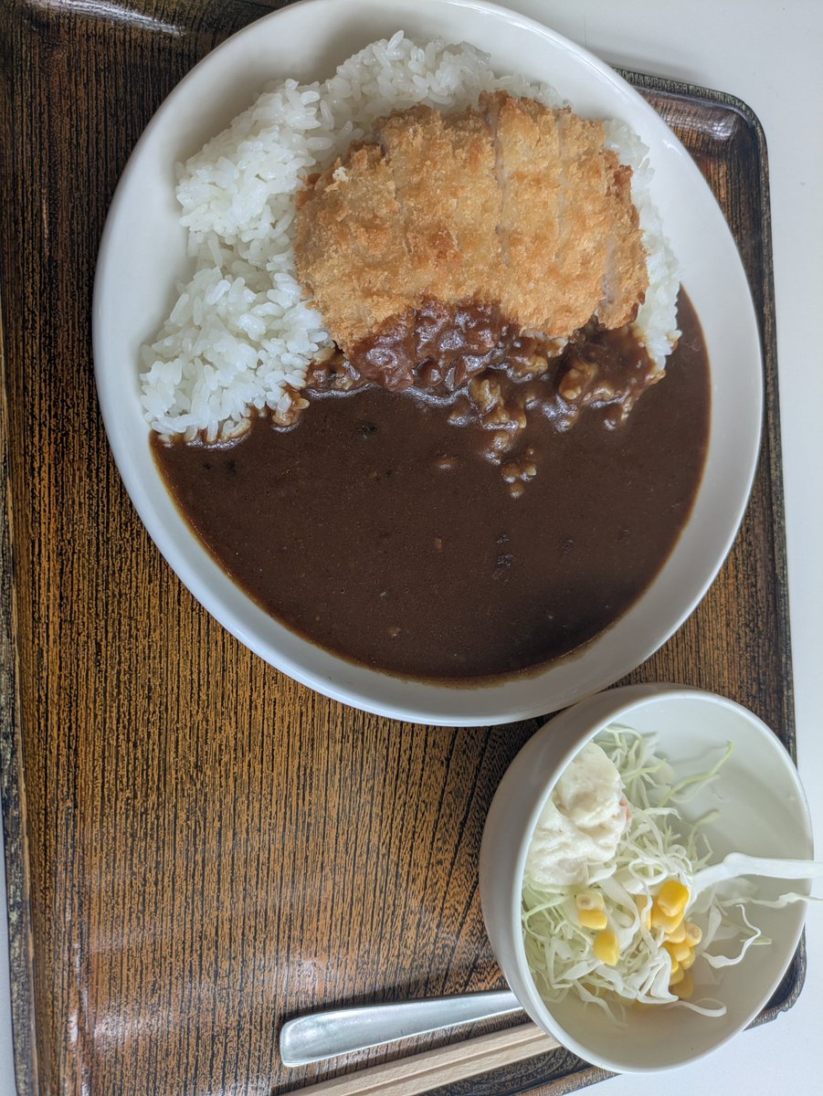 hiro_m8th's tweet photo. 昼学食でカレーを食べて夜家でカレーを食べた。
どっちもおいしいのはもちろんだが家の方がほっこりしてうまい https://t.co/Ow4p9oe0h6