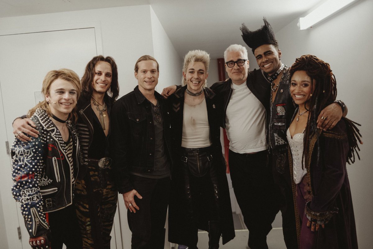 streidupdates's tweet photo. Sam Reid and Rolin Jones with the cast of The Lost Boys on Broadway! 🩸 https://t.co/9MrD945JFl