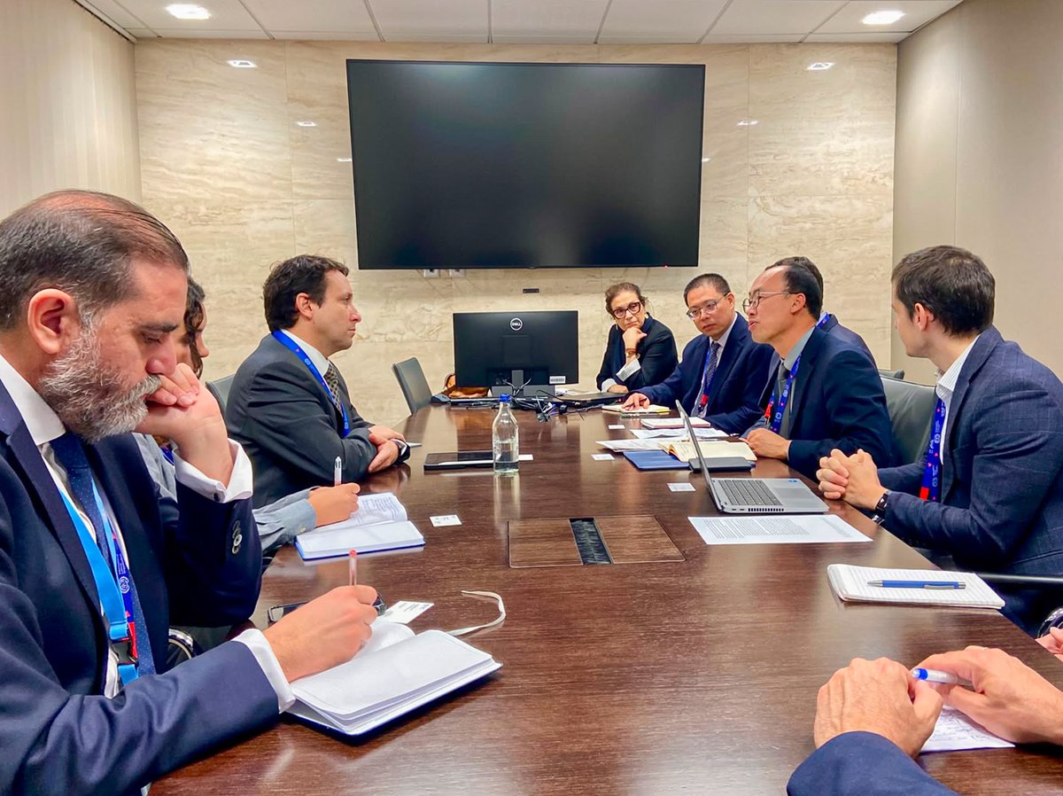 SubsecTrabajo's tweet photo. El Subsecretario del Trabajo, Gustavo Rosende, sostuvo una reunión con Sangheon Lee, Economista Jefe de la OIT, en la que abordaron los desafíos que enfrentan las economías para impulsar el crecimiento, aumentar la productividad y promover la creación de empleos.#ICL2026 #CIT2026 https://t.co/c7AaLvcJsQ