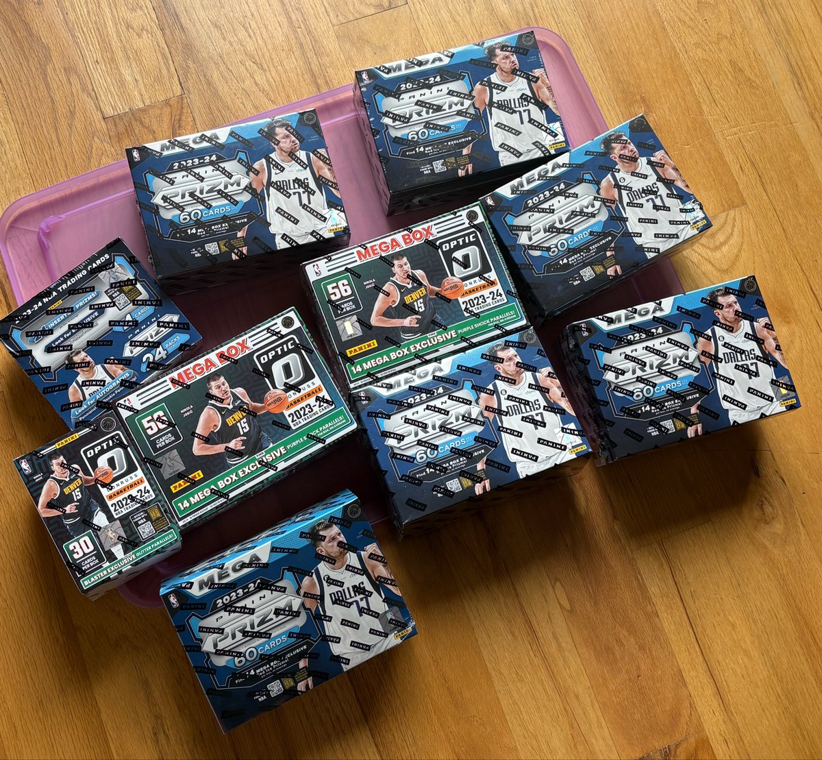 4CardsOnly's tweet photo. I wonder if there’s any Wemby in here? @CardPurchaser 👽 https://t.co/Ju5p1pXbM7