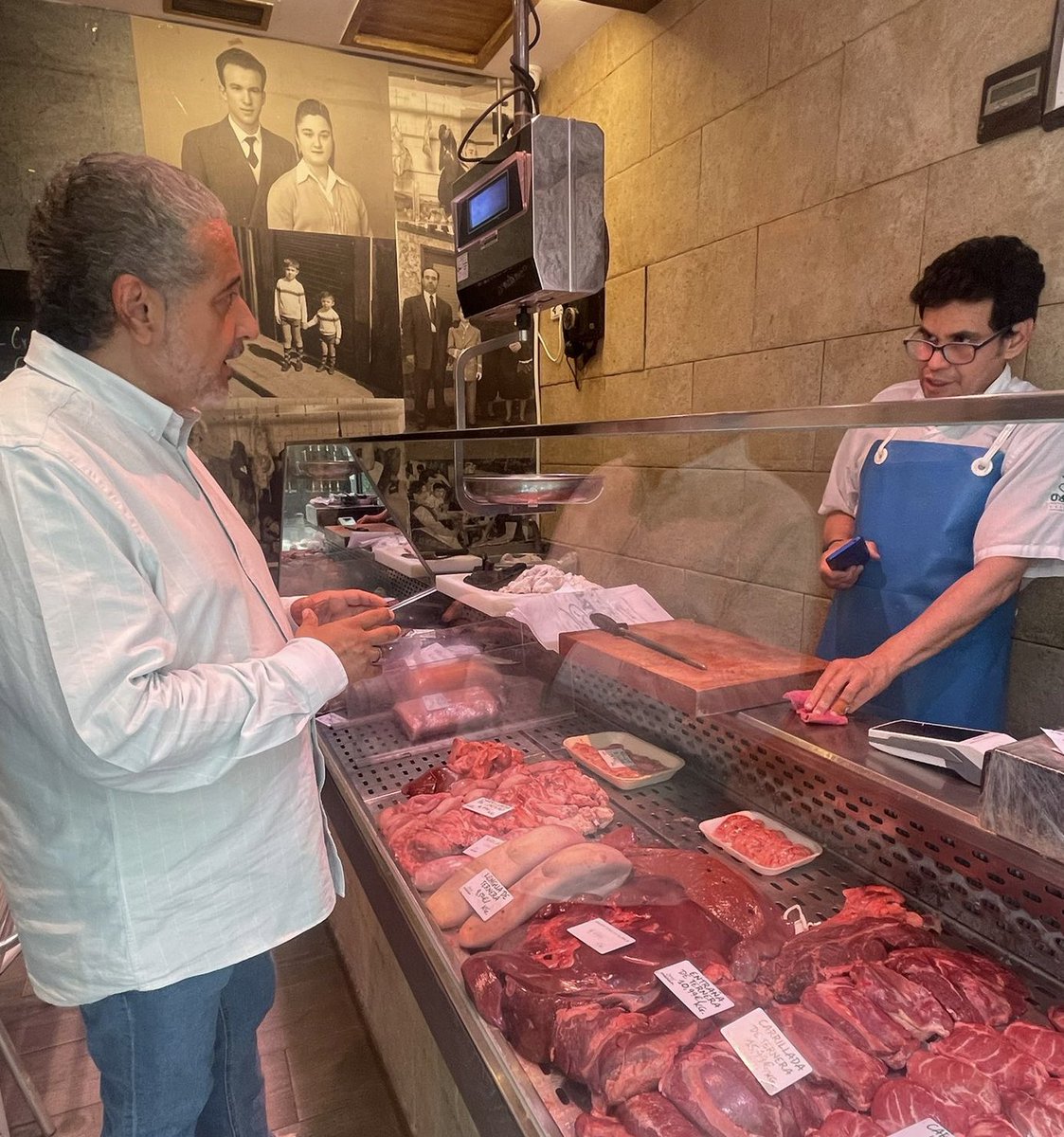 ppcentro's tweet photo. #ComercioAComercio en Embajadores.

👉🏼 El comercio local da vida al #DistritoCentro, por ello seguimos #aPPieXCentro escuchando a los comerciantes. https://t.co/F20dE7rDUO