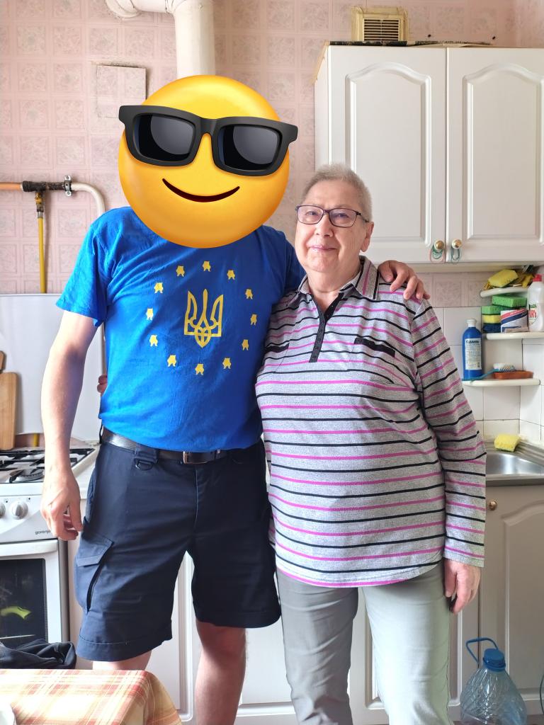 hottaspotta's tweet photo. Today I had the honor to help @JuliaSubbotina1 in @kyiv just a little.

3 pensioners were provided with food and medicine. First we went to the grocery and pharmacy then to the people. That three times. On foot. No car.

It was ecofriendly but exhausting at the end.

These elderly and disabled people are the most vulnerable to the war. If volunteers would not help, noone would. How does Julia find them? Mouth to mouth Propaganda. One grandma tells the other.

You want to help from your desktop? See Julias Bio.

Thanks for this day 😍😘