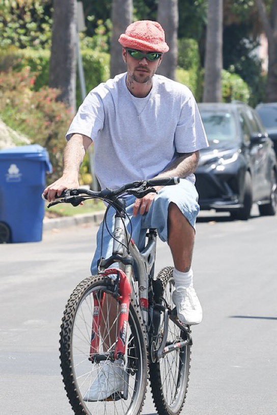 JBieberMedia's tweet photo. ⭑ Justin Bieber ┊ June 04, 2026 ⭑ https://t.co/DH6DLtUgie